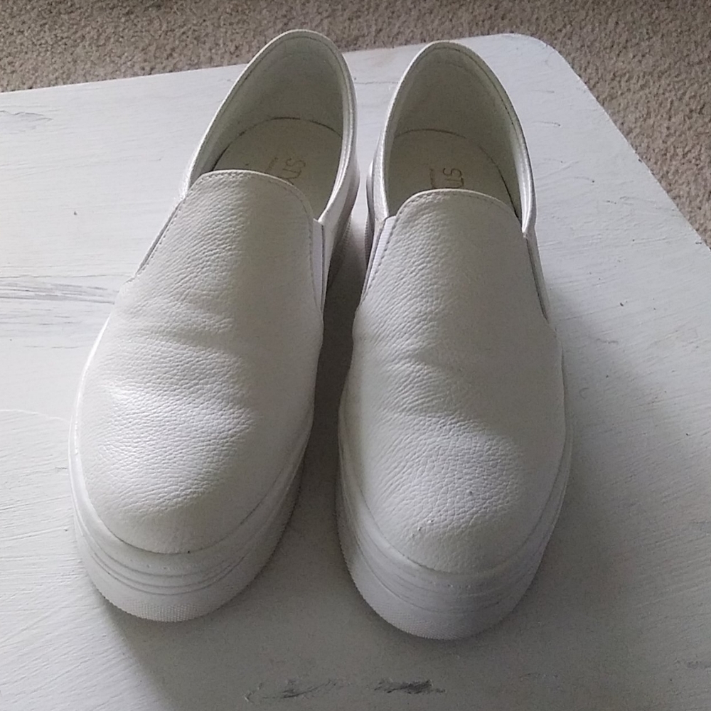 White platform slides